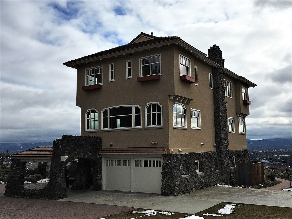 Arbor Crest Wine Cellars & the Cliff House
