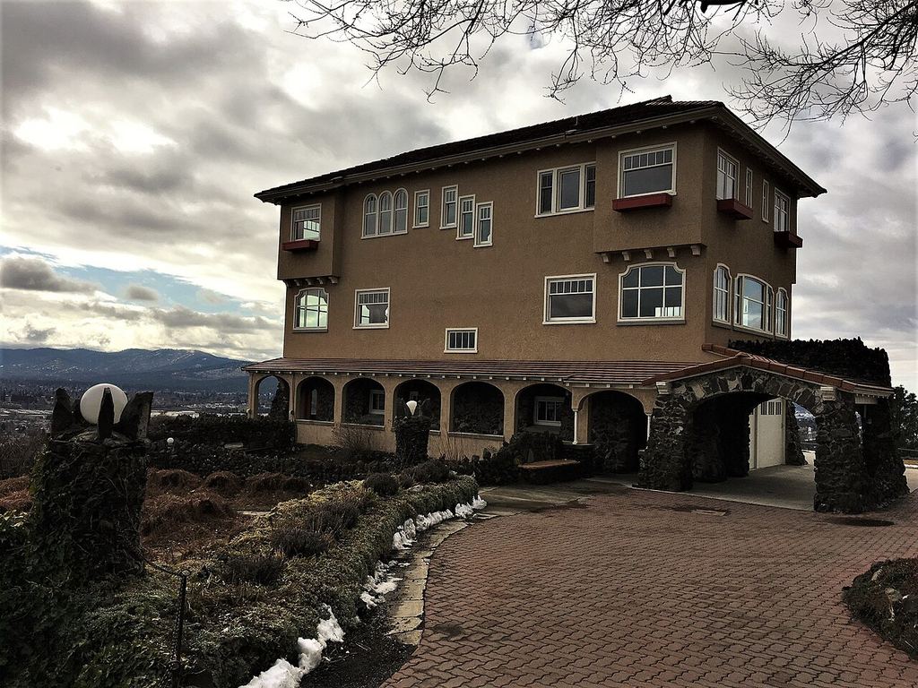 Another view of the Riblet estate, now part of Arbor Crest.
